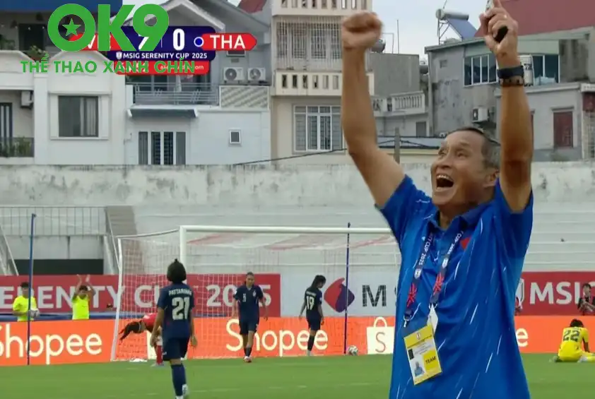 Niềm vui của HLV Mai Đức Chung sau khi Huỳnh Như ghi bàn (Ảnh: Chụp màn hình) Niềm vui của HLV Mai Đức Chung sau khi Huỳnh Như ghi bàn (Ảnh: Chụp màn hình)